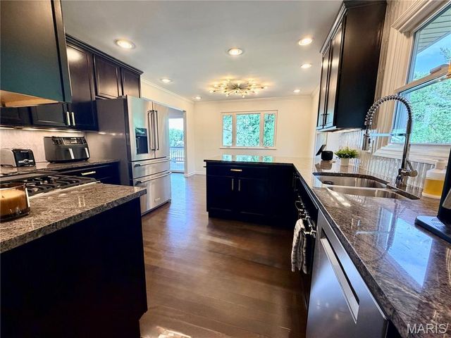 584 Sunbridge Drive, Chesterfield, MO 63017