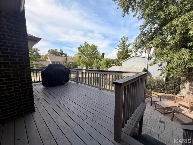 584 Sunbridge Drive, Chesterfield, MO 63017
