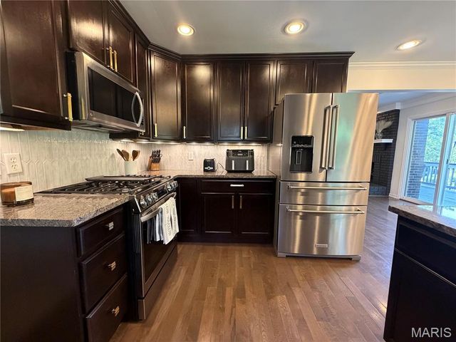 584 Sunbridge Drive, Chesterfield, MO 63017