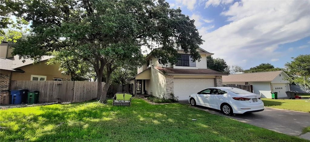 8202 Cattle DR, Austin, TX 78749