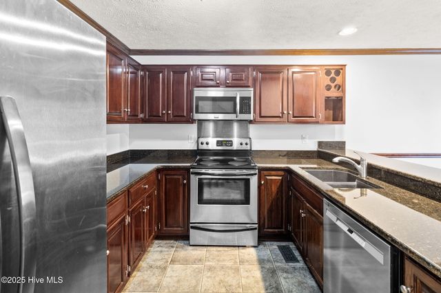 484 Lands End Road, Fayetteville, NC 28314