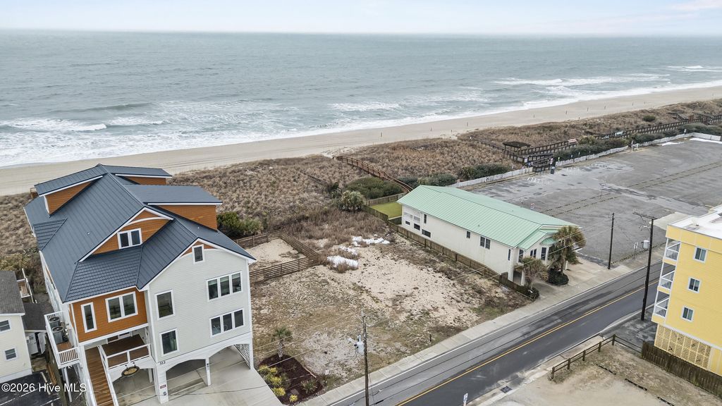 Image 4 of property listing at Address unavailable.