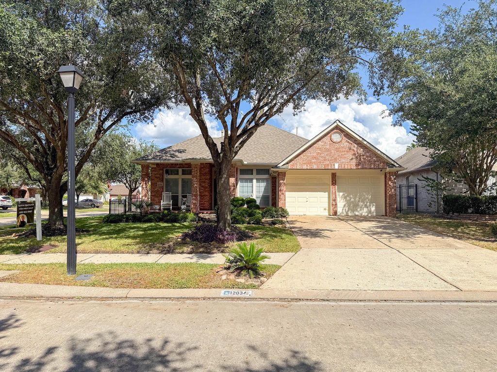 12034 Flamingo Lakes Court, Houston, TX 77065