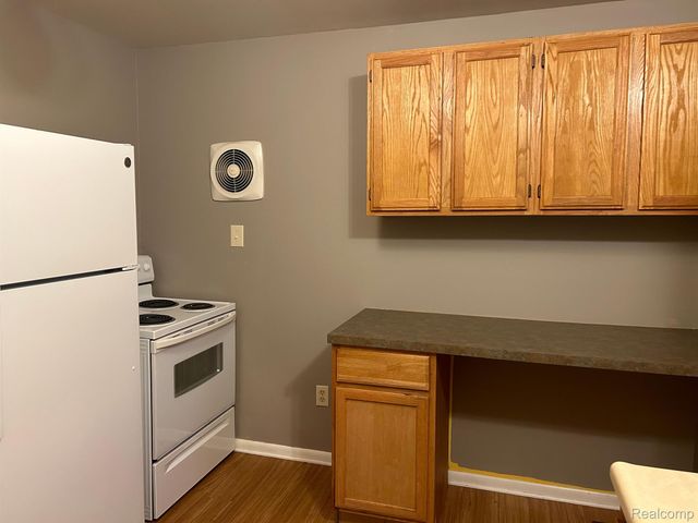 4471 CROISSANT Street, Dearborn Heights, MI 48125
