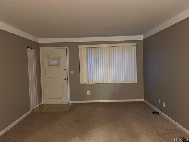 4471 CROISSANT Street, Dearborn Heights, MI 48125