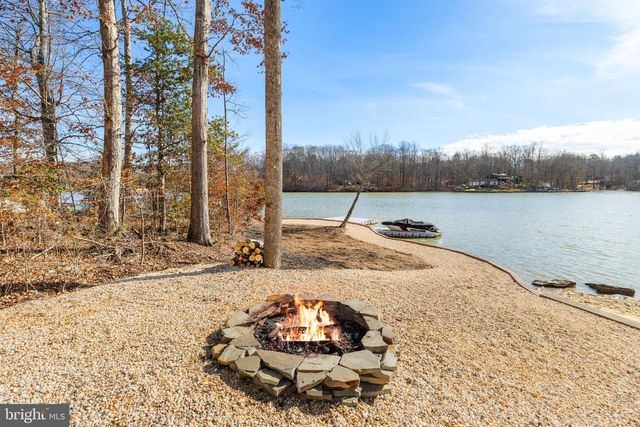 401 LAND 'OR DR, Ruther Glen, VA 22546