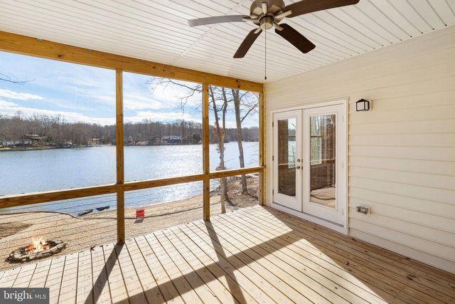 401 LAND 'OR DR, Ruther Glen, VA 22546