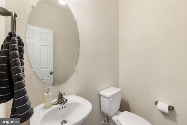 401 LAND 'OR DR, Ruther Glen, VA 22546