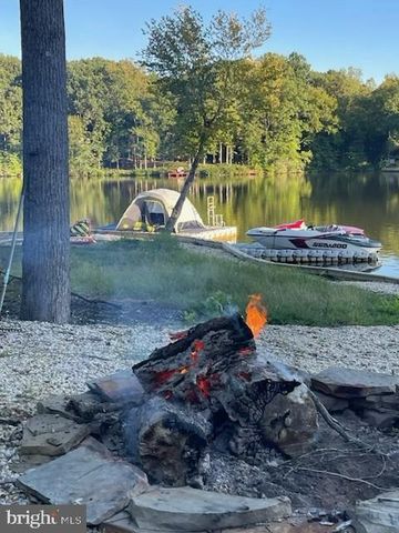 401 LAND 'OR DR, Ruther Glen, VA 22546