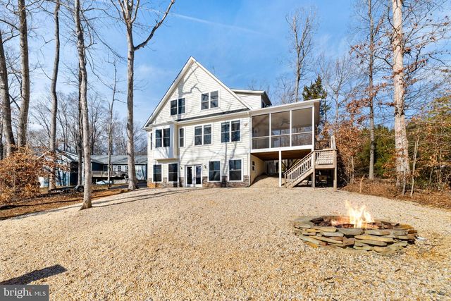 401 LAND 'OR DR, Ruther Glen, VA 22546