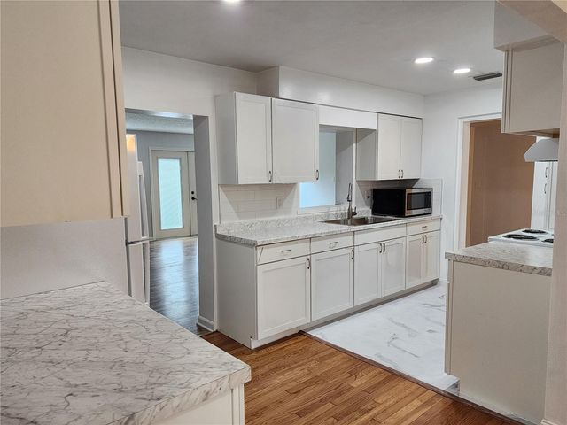8 POINSETTIA DRIVE, Debary, FL 32713