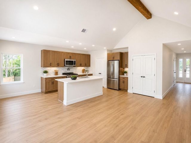 806 S Colbert Street, Dayton, TX 77535