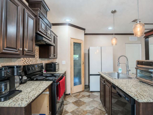 100 Northridge LN, Martindale, TX 78655