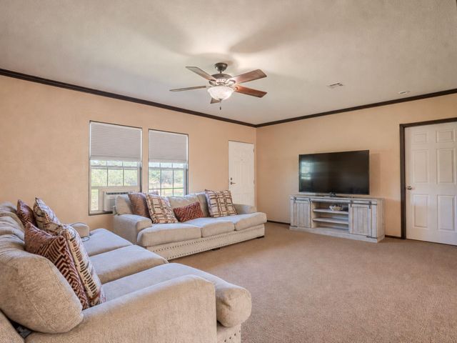 100 Northridge LN, Martindale, TX 78655