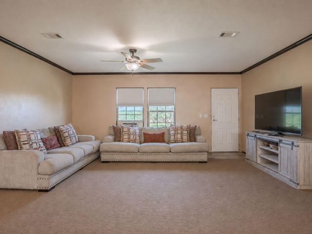 100 Northridge LN, Martindale, TX 78655