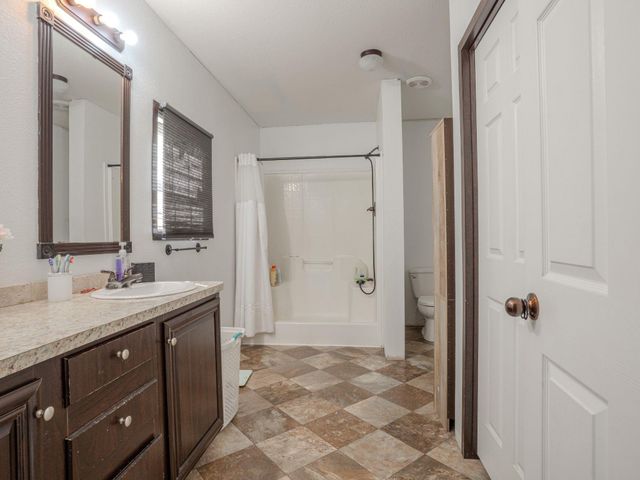 100 Northridge LN, Martindale, TX 78655