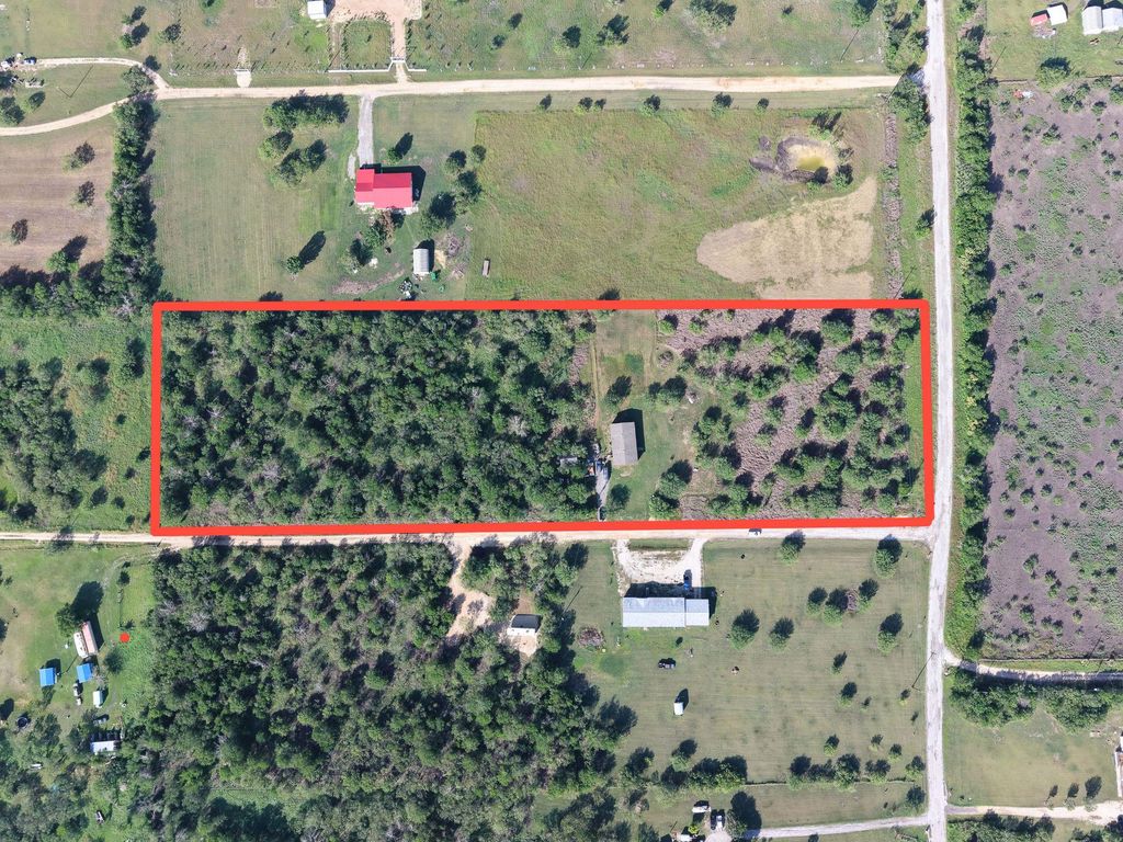 100 Northridge LN, Martindale, TX 78655