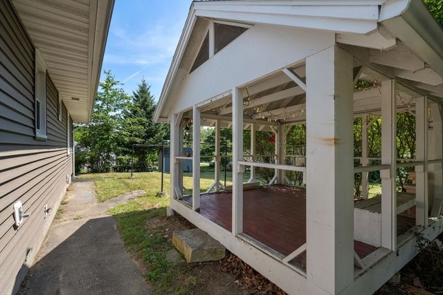 128 Clark St, Worcester, MA 01606