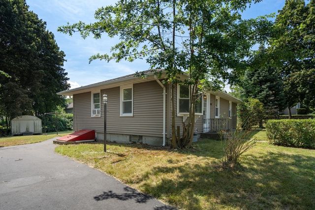 128 Clark St, Worcester, MA 01606