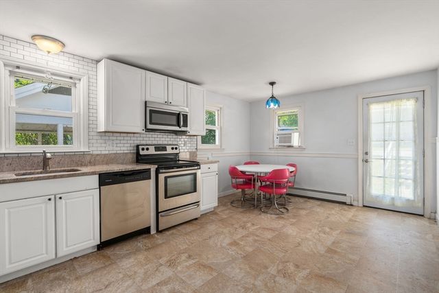 128 Clark St, Worcester, MA 01606