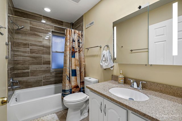 5844 N Lacey Avenue, Chicago, IL 60646