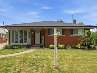 15222 Elderwood Street, Roseville, MI 48066