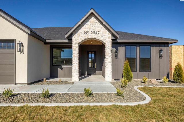 2847 Savanna Ave, Richland, WA 99352