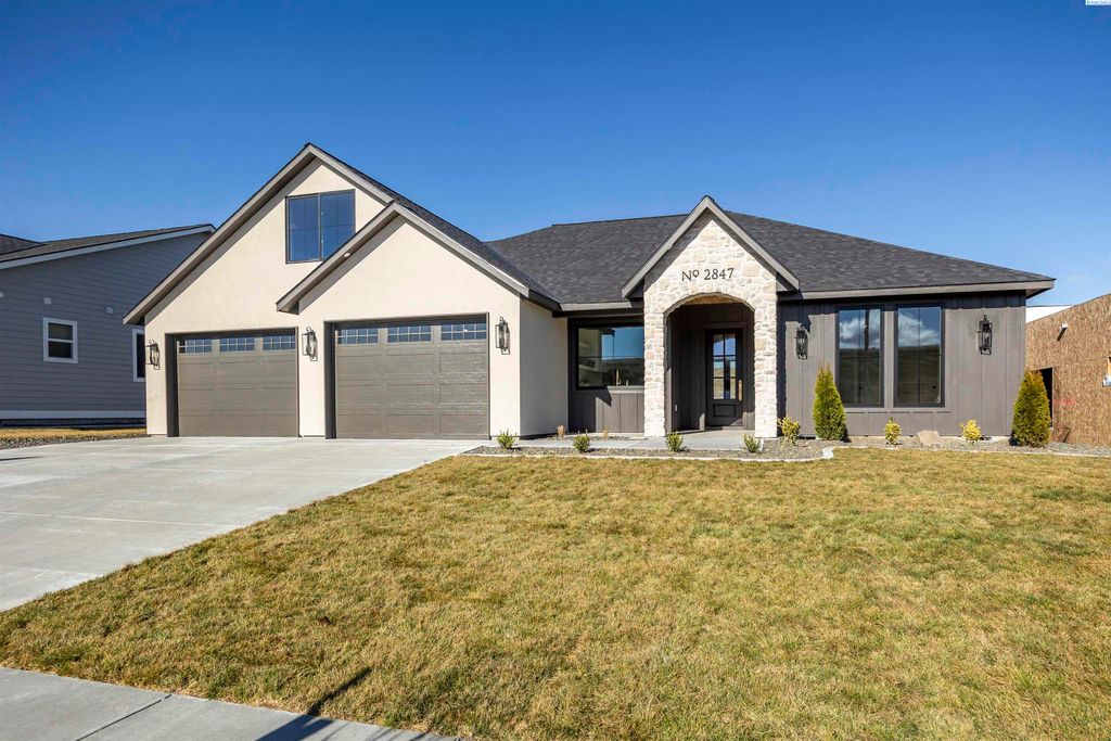 2847 Savanna Ave, Richland, WA 99352