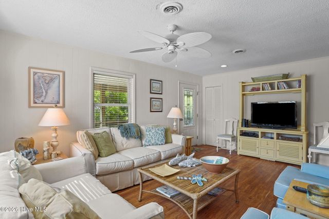 212 SE 78th Street, Oak Island, NC 28465