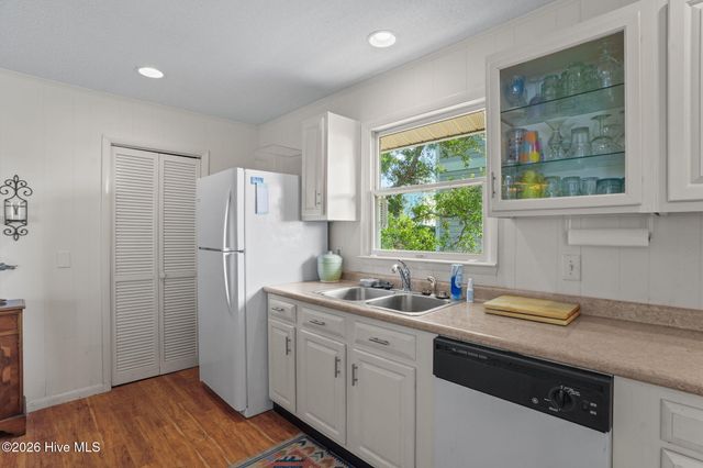 212 SE 78th Street, Oak Island, NC 28465
