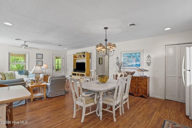 212 SE 78th Street, Oak Island, NC 28465
