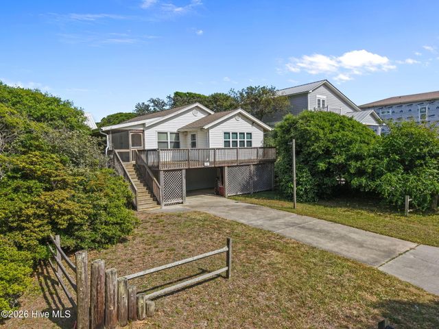 212 SE 78th Street, Oak Island, NC 28465