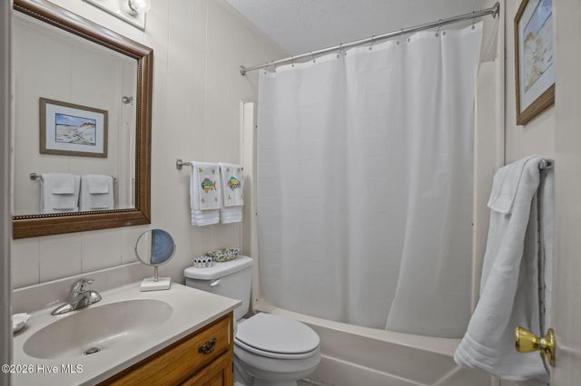 212 SE 78th Street, Oak Island, NC 28465