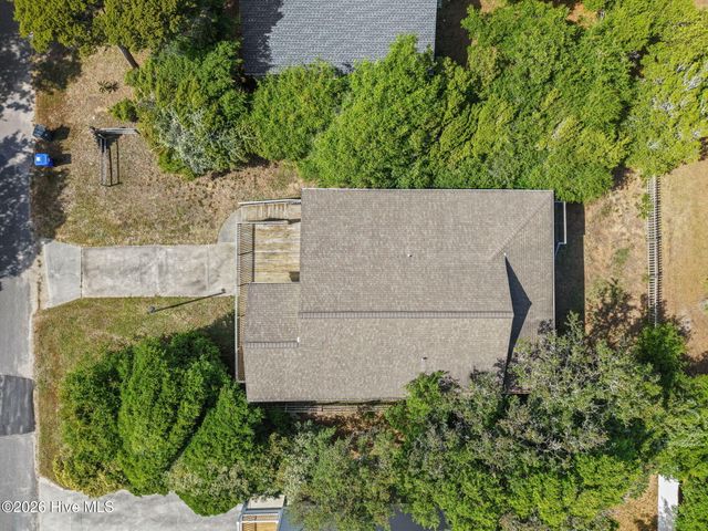212 SE 78th Street, Oak Island, NC 28465