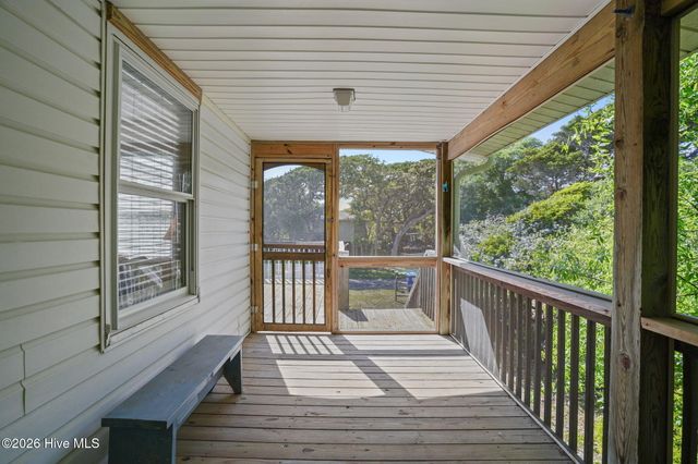 212 SE 78th Street, Oak Island, NC 28465