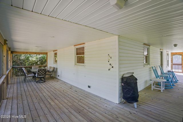 212 SE 78th Street, Oak Island, NC 28465