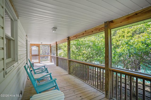 212 SE 78th Street, Oak Island, NC 28465