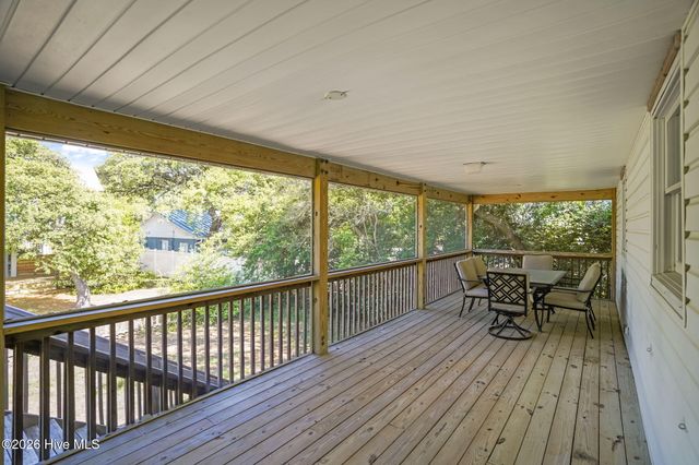 212 SE 78th Street, Oak Island, NC 28465