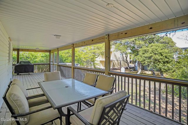 212 SE 78th Street, Oak Island, NC 28465