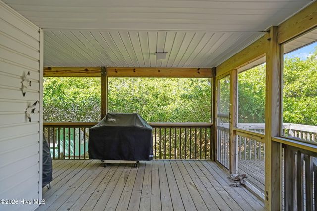 212 SE 78th Street, Oak Island, NC 28465