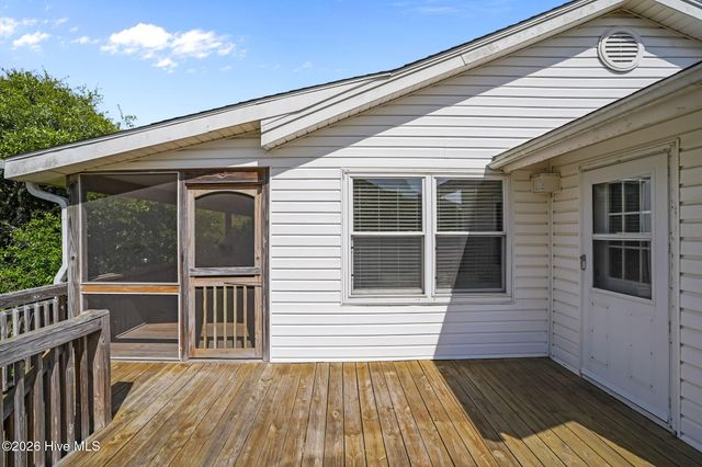 212 SE 78th Street, Oak Island, NC 28465