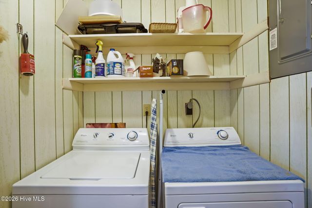 212 SE 78th Street, Oak Island, NC 28465