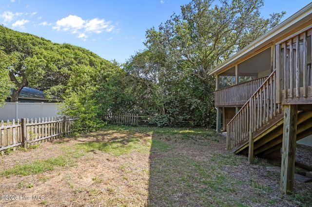 212 SE 78th Street, Oak Island, NC 28465