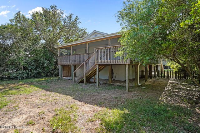 212 SE 78th Street, Oak Island, NC 28465