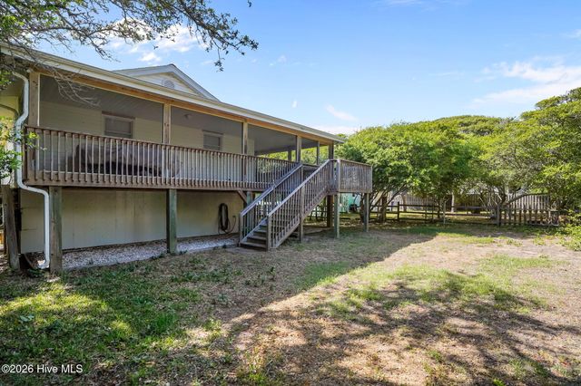 212 SE 78th Street, Oak Island, NC 28465