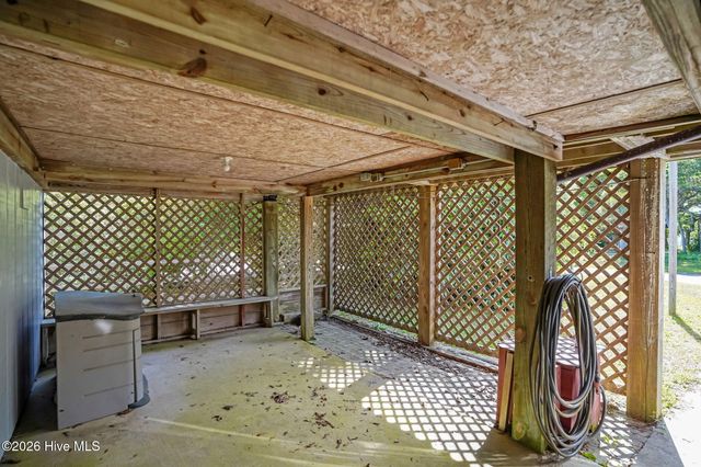 212 SE 78th Street, Oak Island, NC 28465