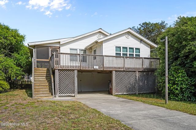 212 SE 78th Street, Oak Island, NC 28465