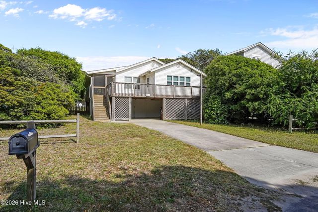 212 SE 78th Street, Oak Island, NC 28465