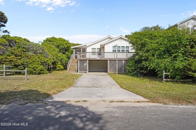 212 SE 78th Street, Oak Island, NC 28465