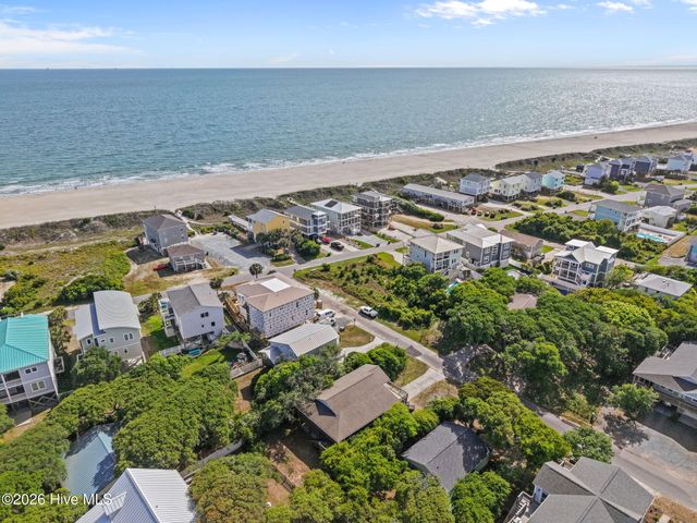 212 SE 78th Street, Oak Island, NC 28465